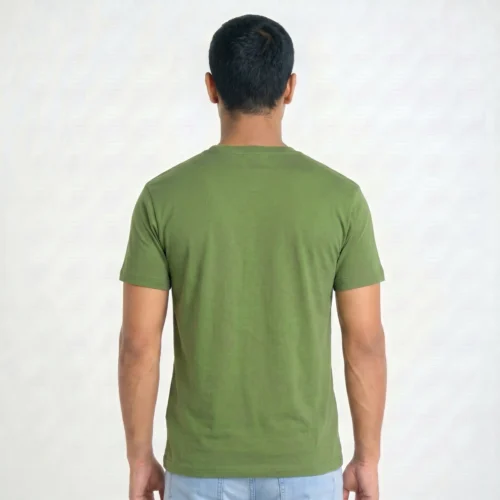T-shirt verde regular para homem, vista de costas.